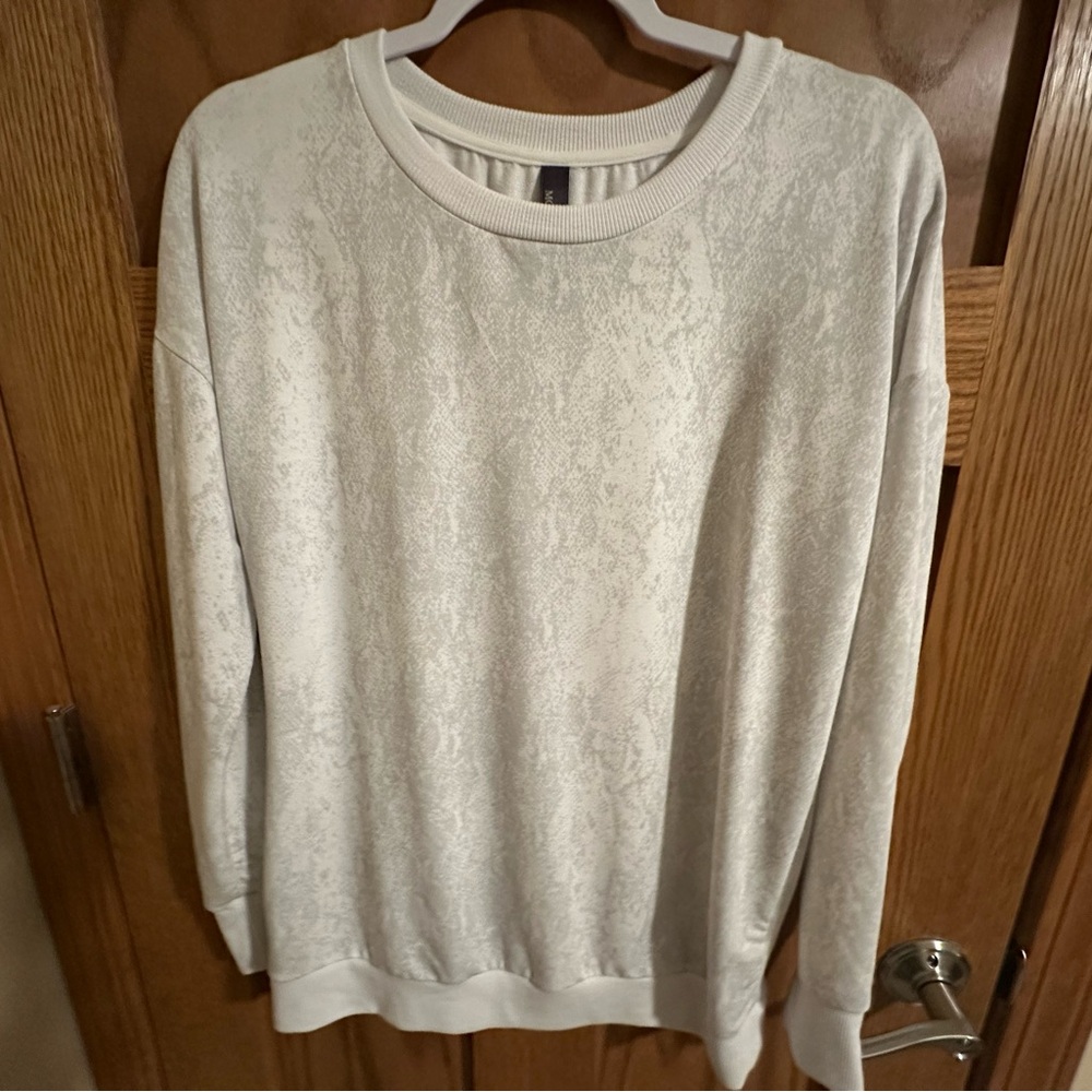 Mondetta White Gray Long Sleeve Top